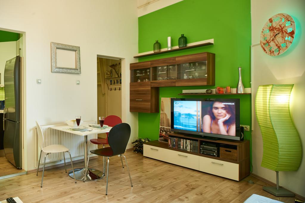 Studio Apartment Green Wall ザグレブ エクステリア 写真